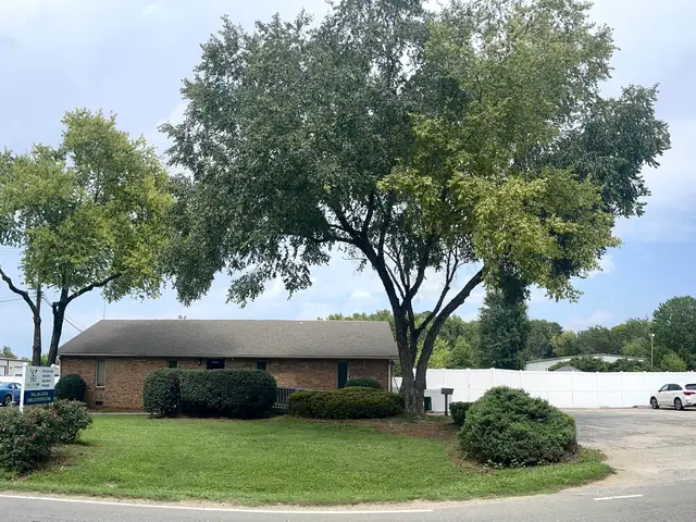 Exterior of the One Lucky Pup Northlake location